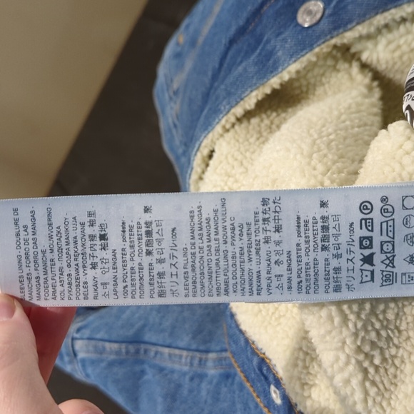 Levi's Sherpa Lined Denim Trucker Jacket - Women's Size Large - Picture 9 of 10